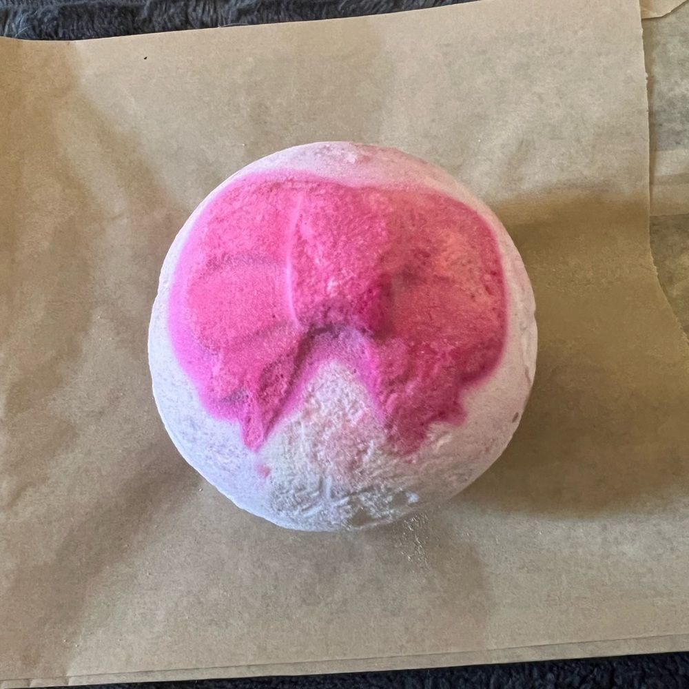 Lush Jingle Bells Bath Bomb